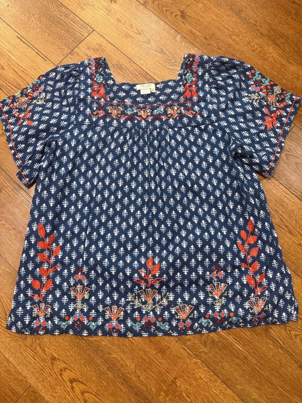 Tru Luxe Jeans Navy Blue Floral Embroidered Scoop Neck Top